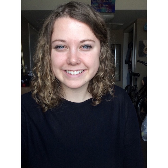 Meet your Posher, Ellie - Picture 1 of 1